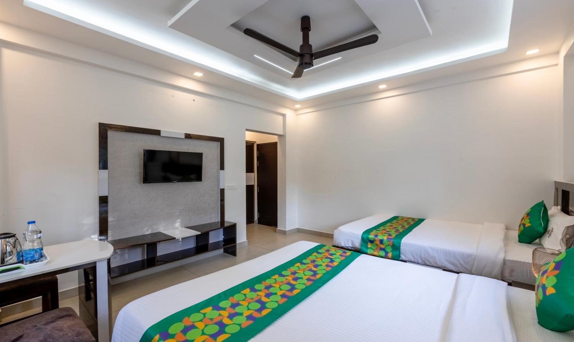 Treebo Premium Cochin Airport, 5 Min From Cochin Airport Hotel Kochi Exterior photo