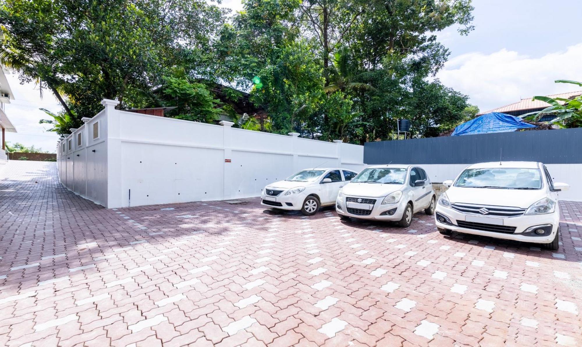 Treebo Premium Cochin Airport, 5 Min From Cochin Airport Hotel Kochi Exterior photo