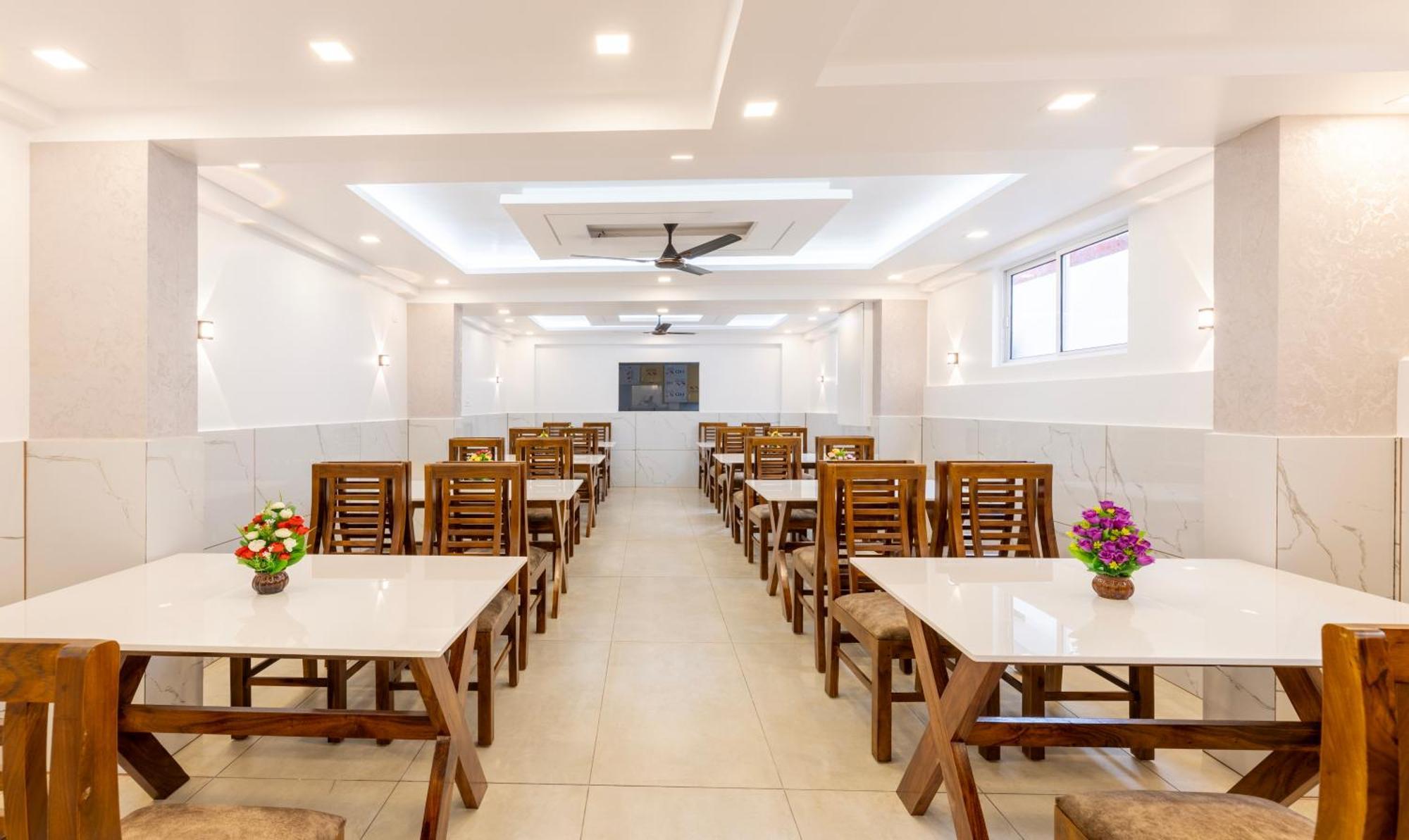 Treebo Premium Cochin Airport, 5 Min From Cochin Airport Hotel Kochi Exterior photo